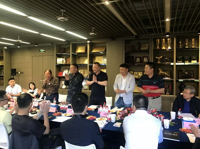 1537862448211664.jpg 弘高創(chuàng)意 何寧會長-1.jpg
