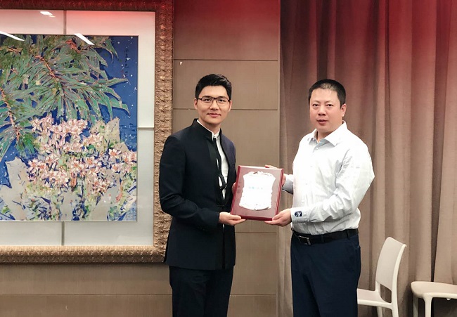 1537862987665783.jpg 袁會長&劉研會長-1.jpg